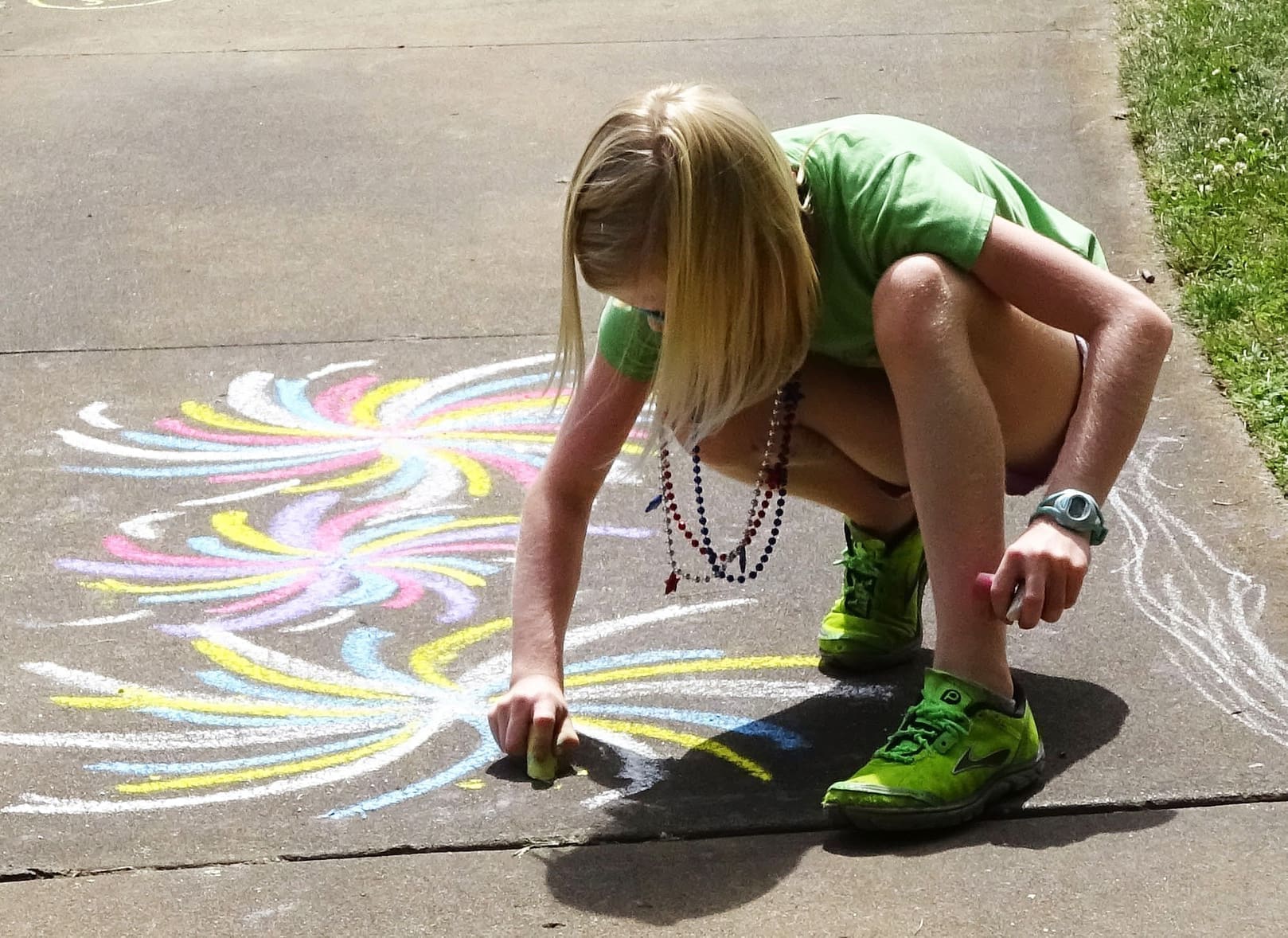 Beim roTeg Familientag konnten die Kinder unter anderem mit Straßenkreide malen